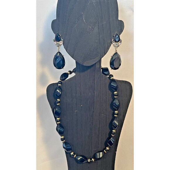 Unbranded Jewelry - Beaded Necklace and earrings set Black goldtone